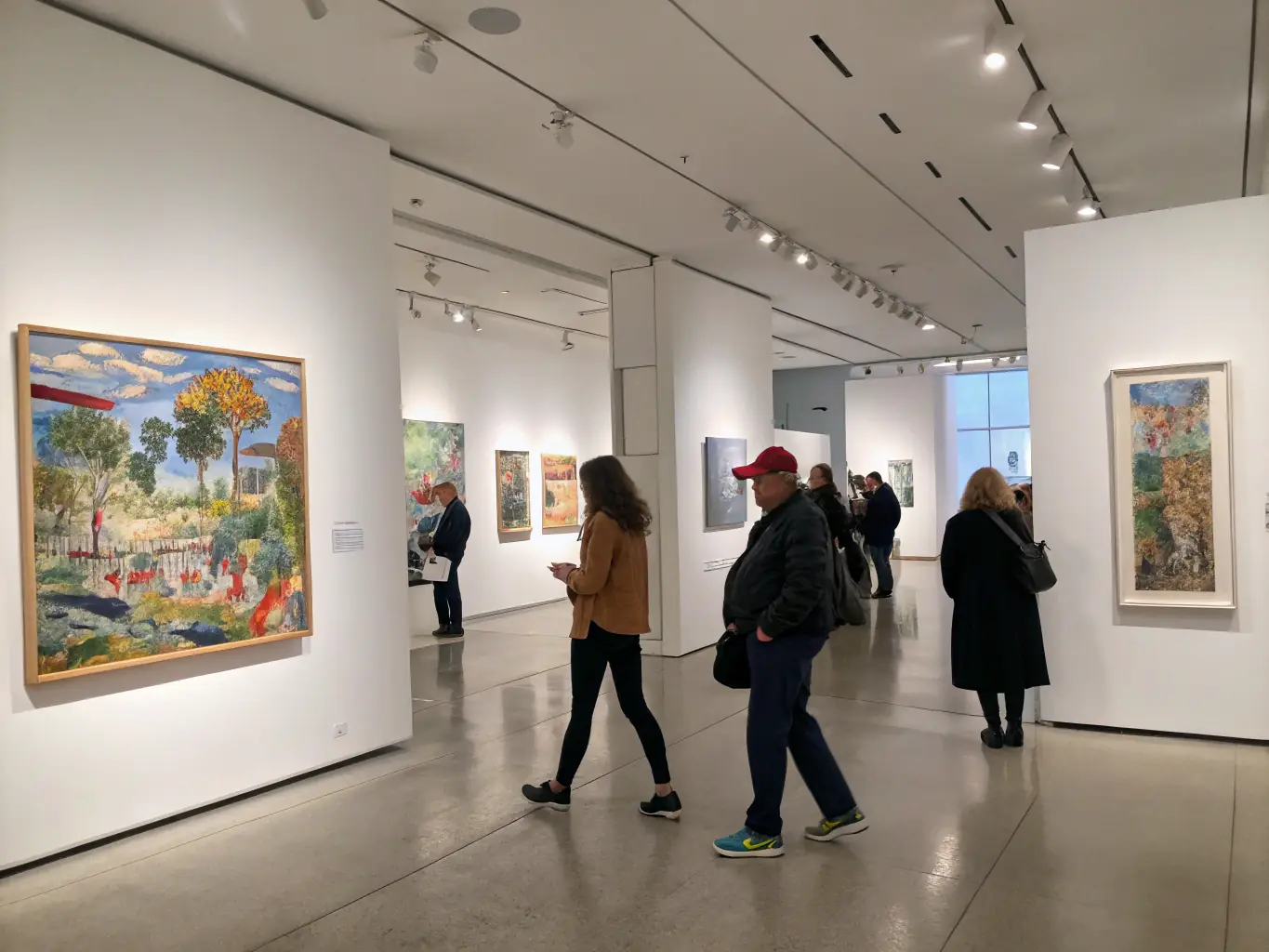 An art gallery featuring paintings and sculptures, representing the art exhibition program by LES CAUSSINADES.
